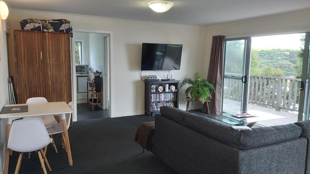 Tree House Apartment Taieri Mouth ภายนอก รูปภาพ
