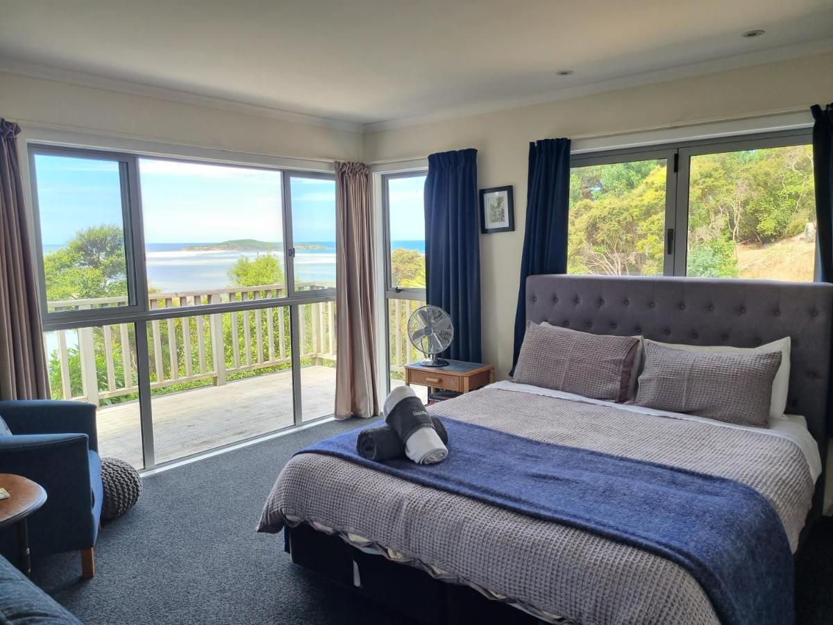 Tree House Apartment Taieri Mouth ภายนอก รูปภาพ